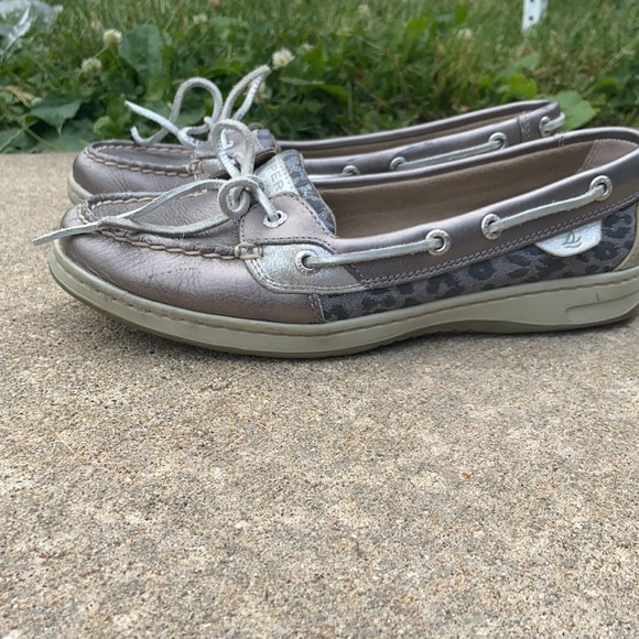 Gray, leopard print, size 8 Sperry’s - Picture 3 of 7